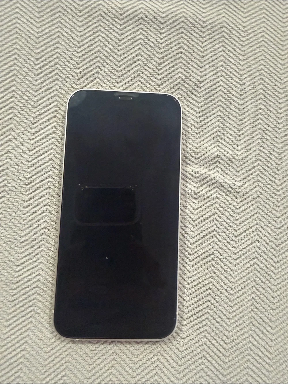 Apple iPhone in White - Sleek Dual-Camera Smartphone